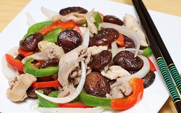 Gà xào thập cẩm thơm ngon ngày mưa