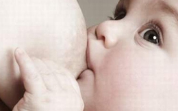 Mọc u ở đầu vú khi nuôi con bằng sữa mẹ