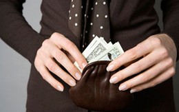 Mánh khóe “làm tiền” cha mẹ của cậu ấm cô chiêu