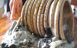 Tàu chứa 'kho cổ vật' có thể chìm do bị cháy 