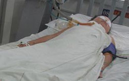 Nam sinh ra đầu thú sau khi cứa cổ bạn gái