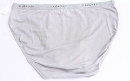 Lộ tội hiếp dâm vì… quên quần lót