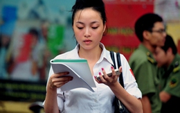 Thí sinh phấn khởi kết thúc ngày thi đầu