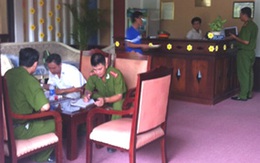 Đến đúng khách sạn người yêu tự tử để... tự tử theo