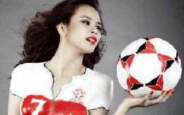 Chân dài Việt cởi áo cổ vũ Euro 2012