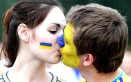 Những nụ hôn say đắm ở Euro 2012 