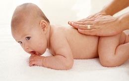 Tránh dùng xà phòng khi bị rôm sảy