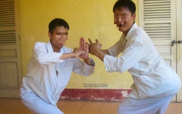 Bệnh nhân đè bác sĩ ra đòi...