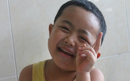 “Thấy con cười, bố chỉ biết khóc trong xót xa”