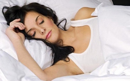 Kiều nữ lo chữa tật ngủ xấu trước đêm tân hôn