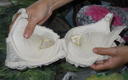 Áo ngực nhồi "thuốc lạ" gây ngứa