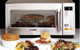 Nên hay không hâm thức ăn bằng lò vi sóng?