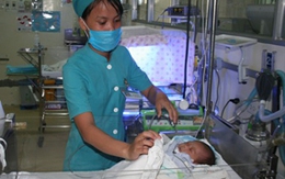 Một trong bốn bé gái sinh non phải phẫu thuật cắt ruột