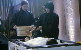 Kỳ lạ dịch vụ massage cho người chết