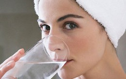 Nhức đầu, co giật vì uống quá nhiều nước