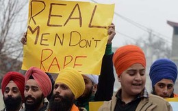 Cô gái bị hiếp tập thể trước mặt bạn trai qua đời