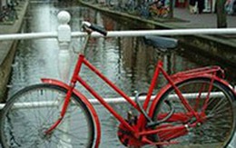 Đi trộm xe đạp nhưng… để quên mất xe máy