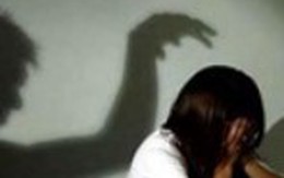 "Yêu râu xanh": Cháu ngoại 6 tuổi cũng không tha