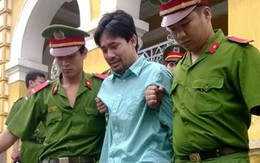 Mẹ hung thủ sát hại bạn trên bàn nhậu chết lặng khi nghe tòa tuyên án