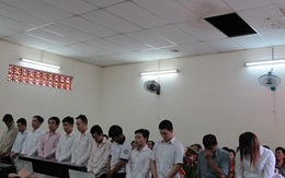 Cảnh sát cơ động dùng súng đi cướp sòng bạc