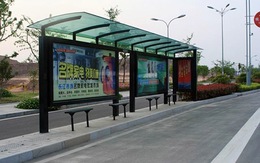Đẻ rơi ở trạm xe buýt, mẹ bỏ con vào ba lô