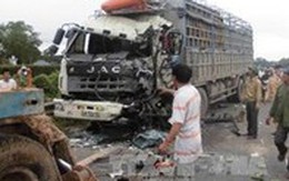 Tai nạn thảm khốc làm 2 người chết, 10 người bị thương