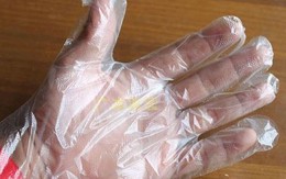 Bao tay nilon dùng không đúng cách cũng gây độc hại