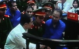 Dương Chí Dũng và Mai Văn Phúc bất ngờ bắt tay nhau tại Tòa