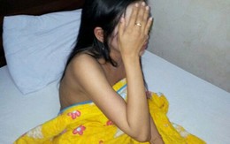 Đột kích sàn diễn thoát y phục vụ "tới bến" giữa trung tâm TP