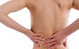 Ngã lệch cột sống vì bắt chuồn chuồn