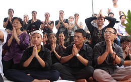 Gia đình làm lễ cầu siêu cho nạn nhân vụ Cát Tường