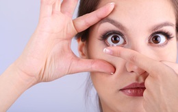 Thiếu nữ mang sẹo trong mắt vì kính áp tròng