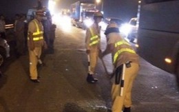 Kinh hãi nhiều ôtô đã chèn qua thi thể phụ nữ trên cao tốc