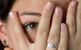 Gục ngã trước cảnh chồng đồi bại bên con gái riêng