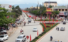 Đường  Võ Nguyên Giáp rực rỡ trong dịp kỷ niệm 60 năm chiến thắng Điện Biên