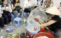 Quản lý thức ăn đường phố: Không phải tiền mà là ý thức