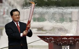 Đuốc Olympic bừng sáng trên quảng trường Thiên An Môn