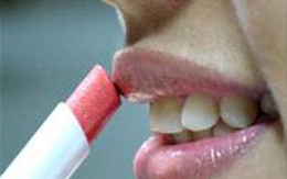 Son môi có chất sudan gây ung thư: Mua đâu cũng có!