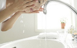 Rửa mặt quá nhiều gây hại cho da
