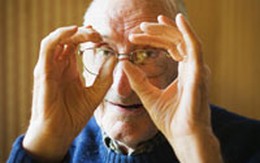 Đục thủy tinh thể ở người cao tuổi