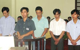 Án nặng cho 5 dân quân tra tấn học sinh