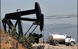 Isarel dọa tấn công Iran - Giá dầu đạt kỉ lục mới