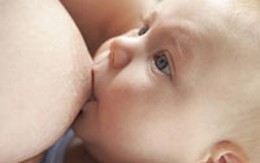 Cai sữa không đúng cách: Có thể gây áp-xe vú nhưng không gây ung thư