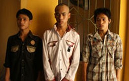 Vác súng AK đi trộm ngan
