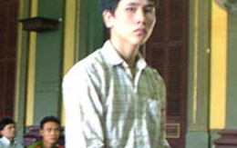 Bị cáo hiếp dâm đập đầu tự tử trước tòa