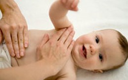 Hướng dẫn cách mát-xa cho trẻ nhỏ