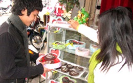 Nhiều quà Valentine “độc”, giá “ngất ngưởng”