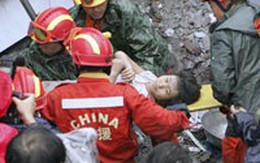Hơn 12.000 người chết trong trận động đất thảm khốc