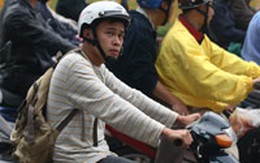 Đội mũ bảo hiểm đúng cách là quai mũ ở dưới cằm