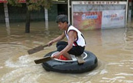 Ảnh: Người dân Trung Quốc sống chung với lũ